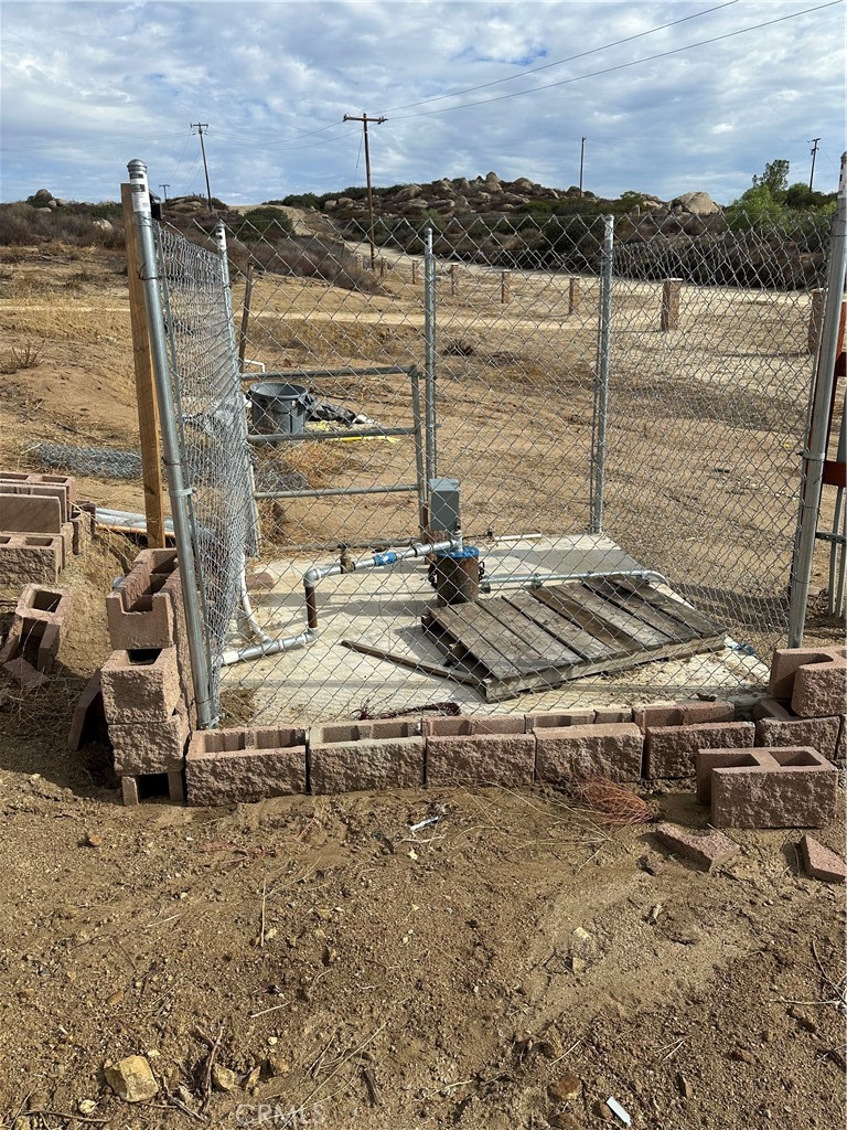 41720 Oak Canyon Road Hemet, CA 92544 - Photo 24 of 60 a backyard of a house