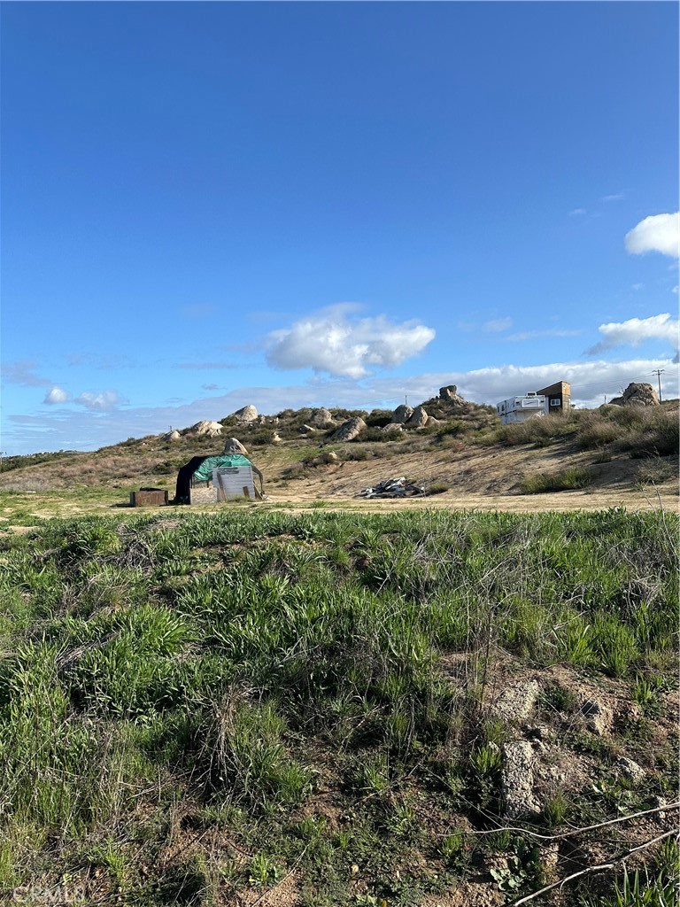 41720 Oak Canyon Road Hemet, CA 92544 - Photo 49 of 60 a view of a big yard with lots of green space