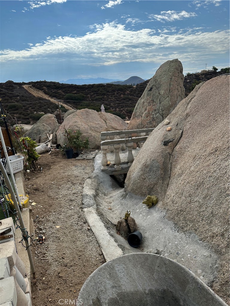 41720 Oak Canyon Road Hemet, CA 92544 - Photo 5 of 60 a view of a sky from a terrace