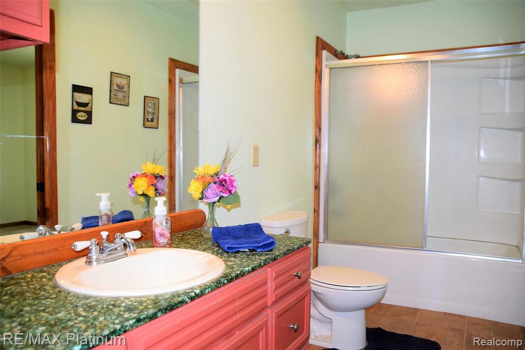 643 Six Mile Road Whitmore Lake, MI 48189 - Photo 8 of 22