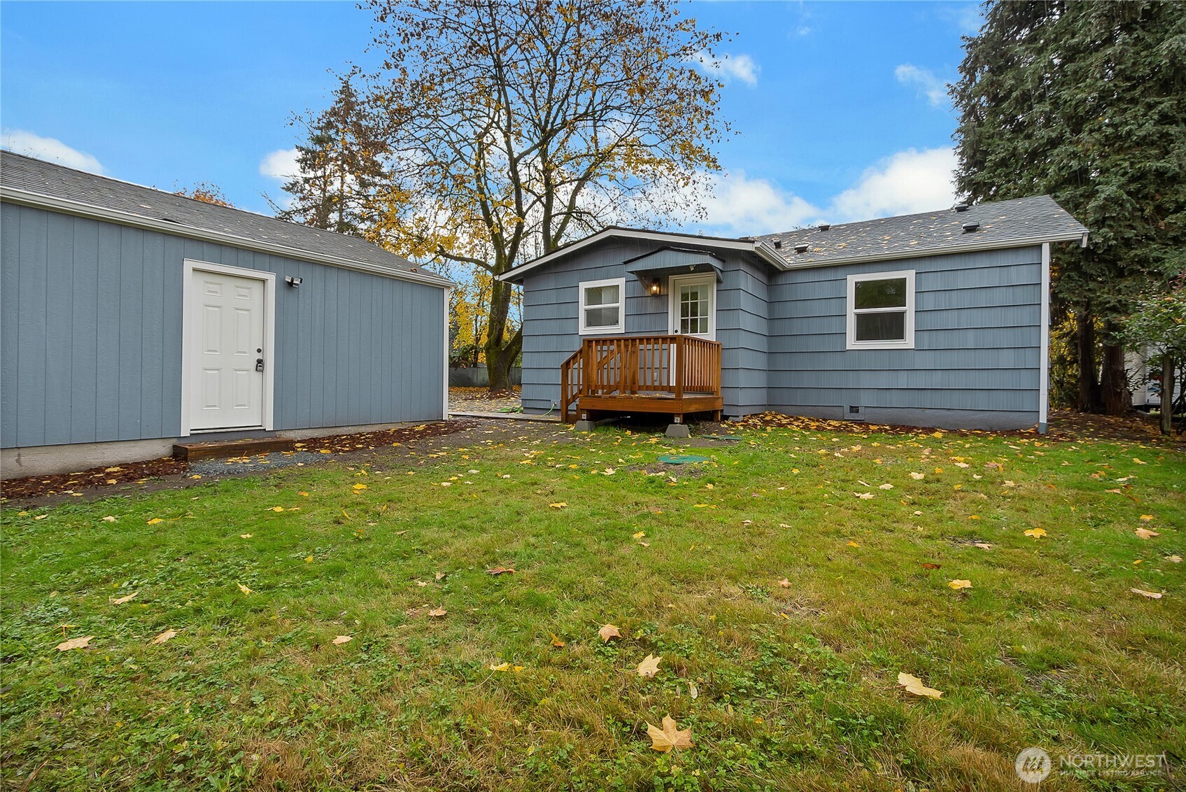 99 Sumner Avenue Sumner, WA 98390 - Photo 21 of 27 a front view of house with yard and trees