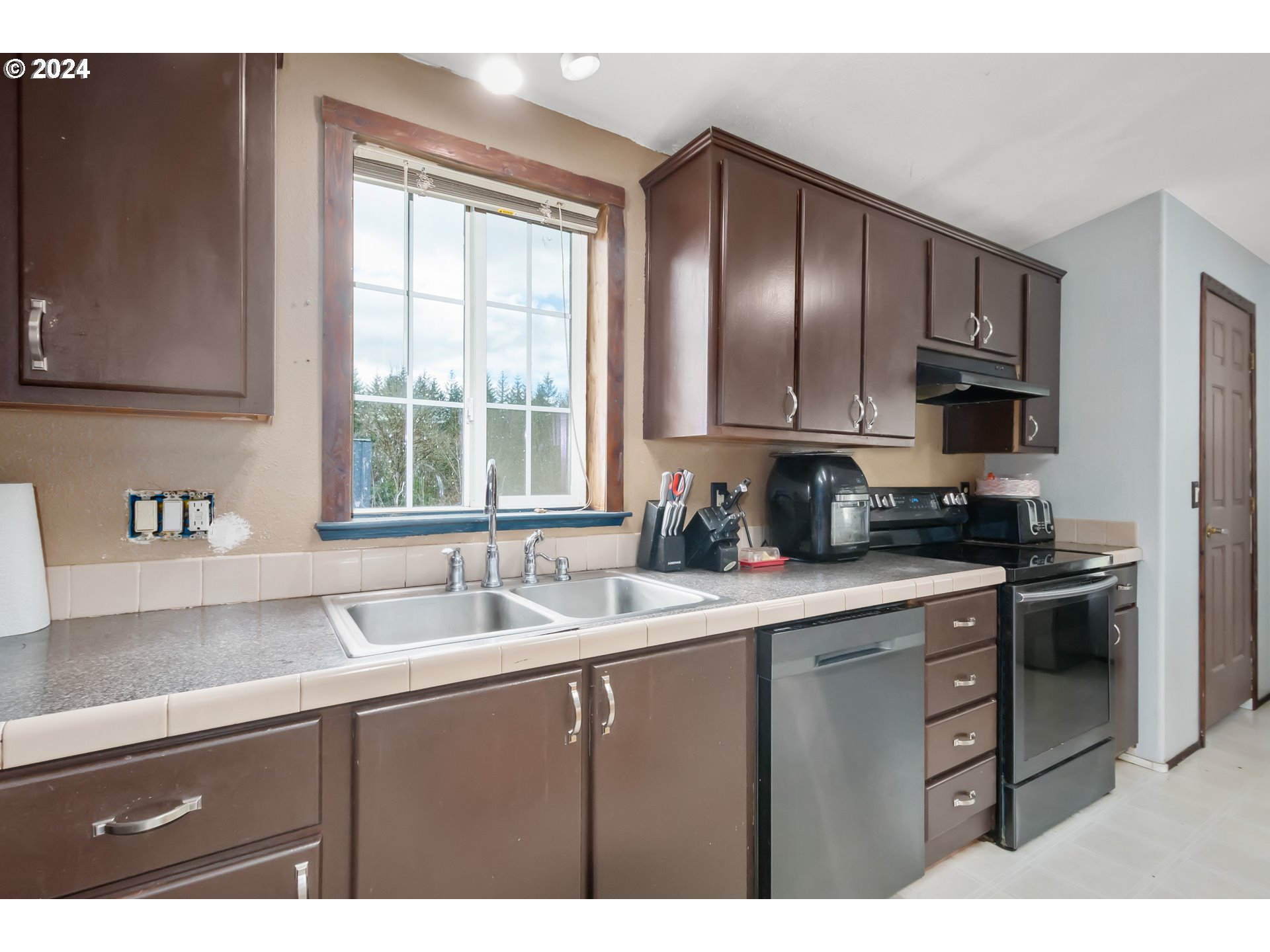 157 Schoolhouse Road Kelso, WA 98626 - Photo 11 of 33 Gallery Image 11