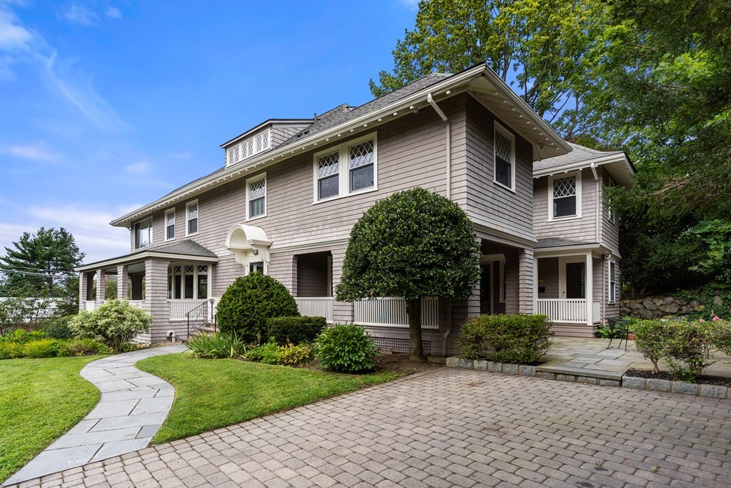 5 Wallingford Road Marblehead, MA 01945 - Photo 2 of 42 Gallery Image 2