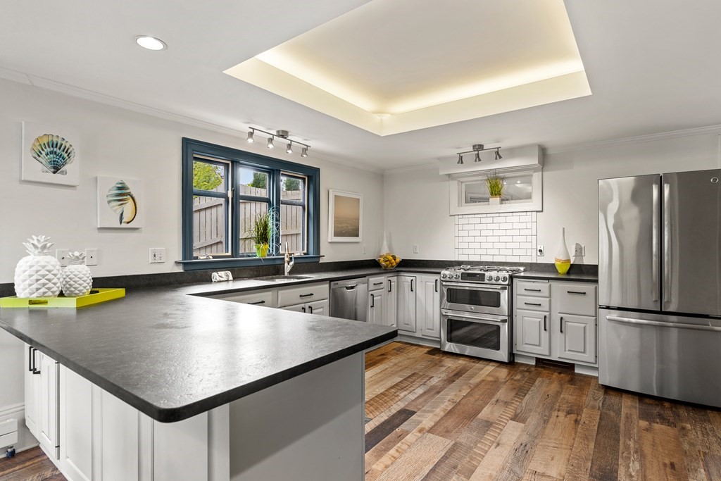 5 Wallingford Road Marblehead, MA 01945 - Photo 10 of 42 Gallery Image 10
