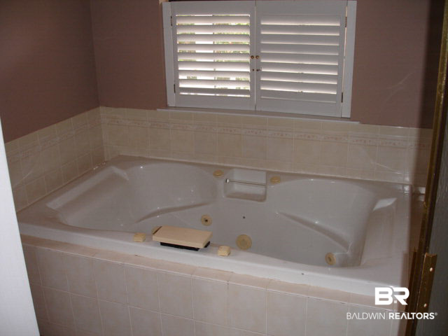 9305 Bay Point Drive Elberta, AL 36530 - Photo 29 of 45 MASTER JETTED TUB