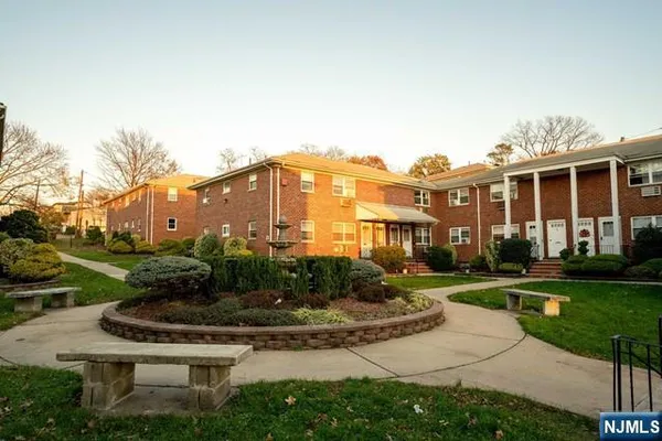 $2,350 | 300 Homestead Avenue, Unit 2B, Palisades Park, NJ 07650