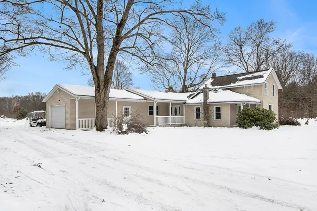 $286,000 | 32435 County Road 669, Lawton, MI 49065