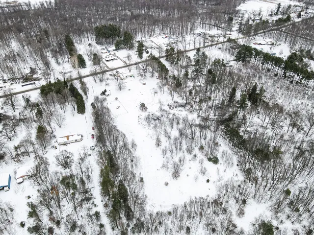 $286,000 | 32435 County Road 669, Lawton, MI 49065