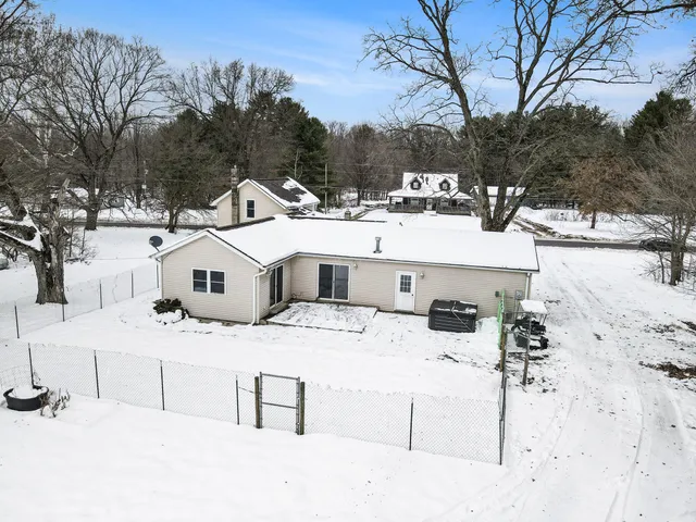 $286,000 | 32435 County Road 669, Lawton, MI 49065