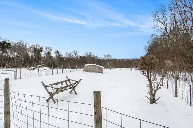 $286,000 | 32435 County Road 669, Lawton, MI 49065