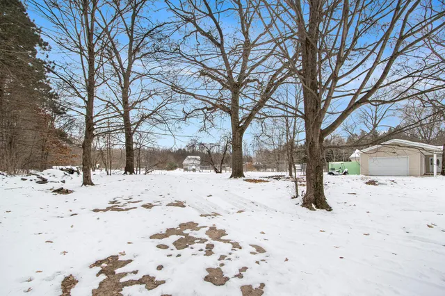 $286,000 | 32435 County Road 669, Lawton, MI 49065