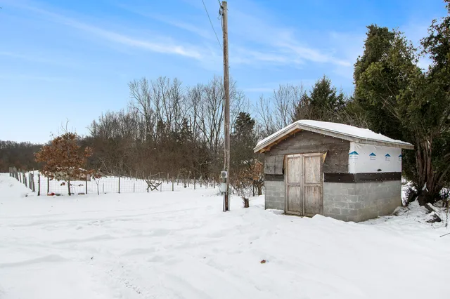 $286,000 | 32435 County Road 669, Lawton, MI 49065