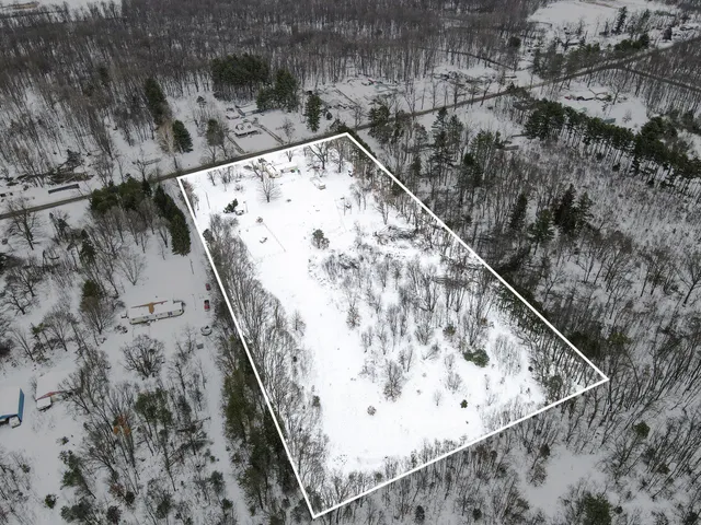 $286,000 | 32435 County Road 669, Lawton, MI 49065