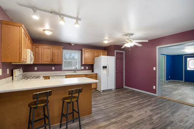 $286,000 | 32435 County Road 669, Lawton, MI 49065