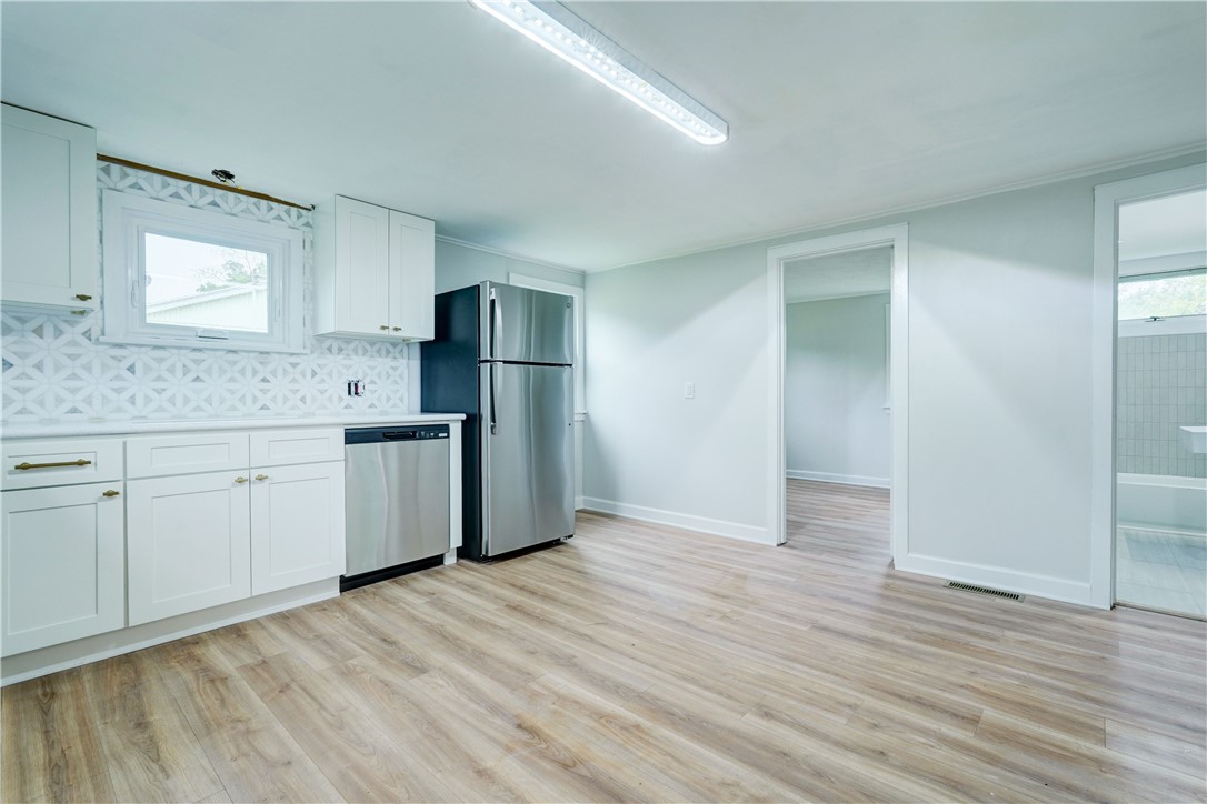 904 Lake Road Webster, NY 14580 - Photo 4 of 43