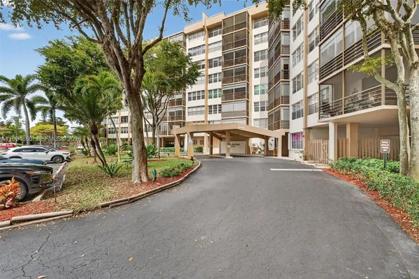 $130,000 | 1400 St Charles Place, Unit 222, Pembroke Pines, FL 33026