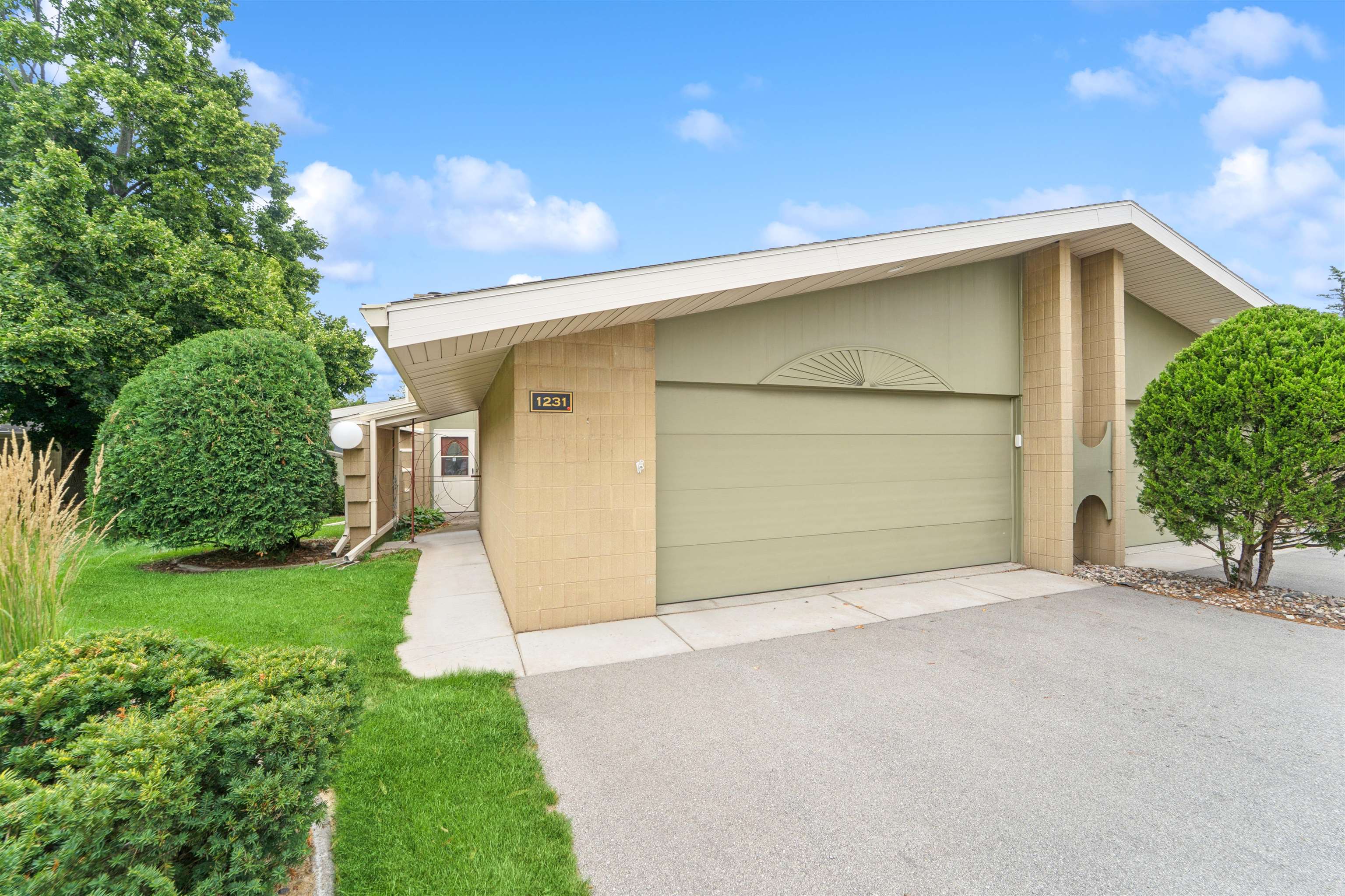 1231 West Nicolet Circle Appleton, WI 54914 - Photo 35 of 37