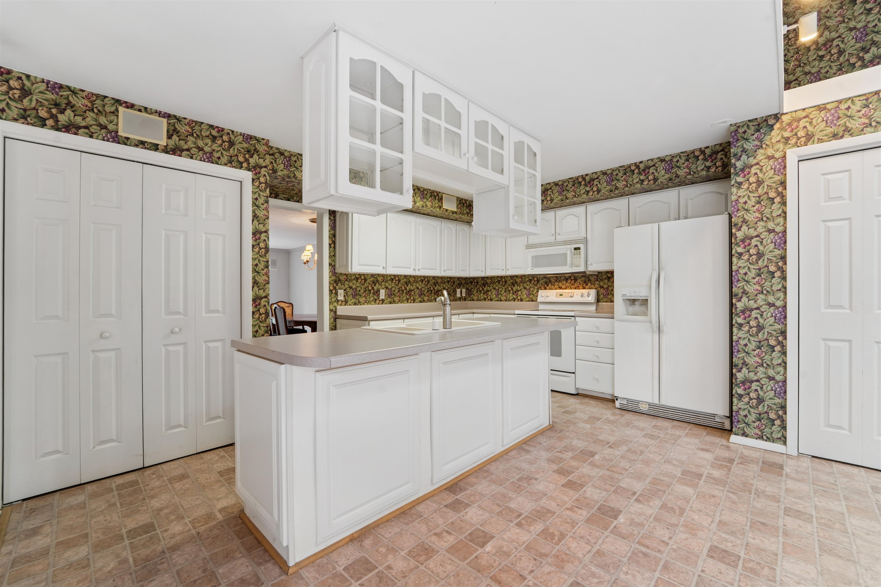 1231 West Nicolet Circle Appleton, WI 54914 - Photo 4 of 37