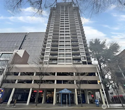 $379,900 | 2100 3rd Avenue, Unit 505, Seattle, WA 98121
