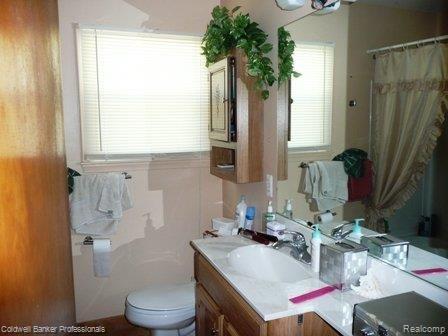6080 Overlook Road Clarkston, MI 48346 - Photo 9 of 13 Bathroom