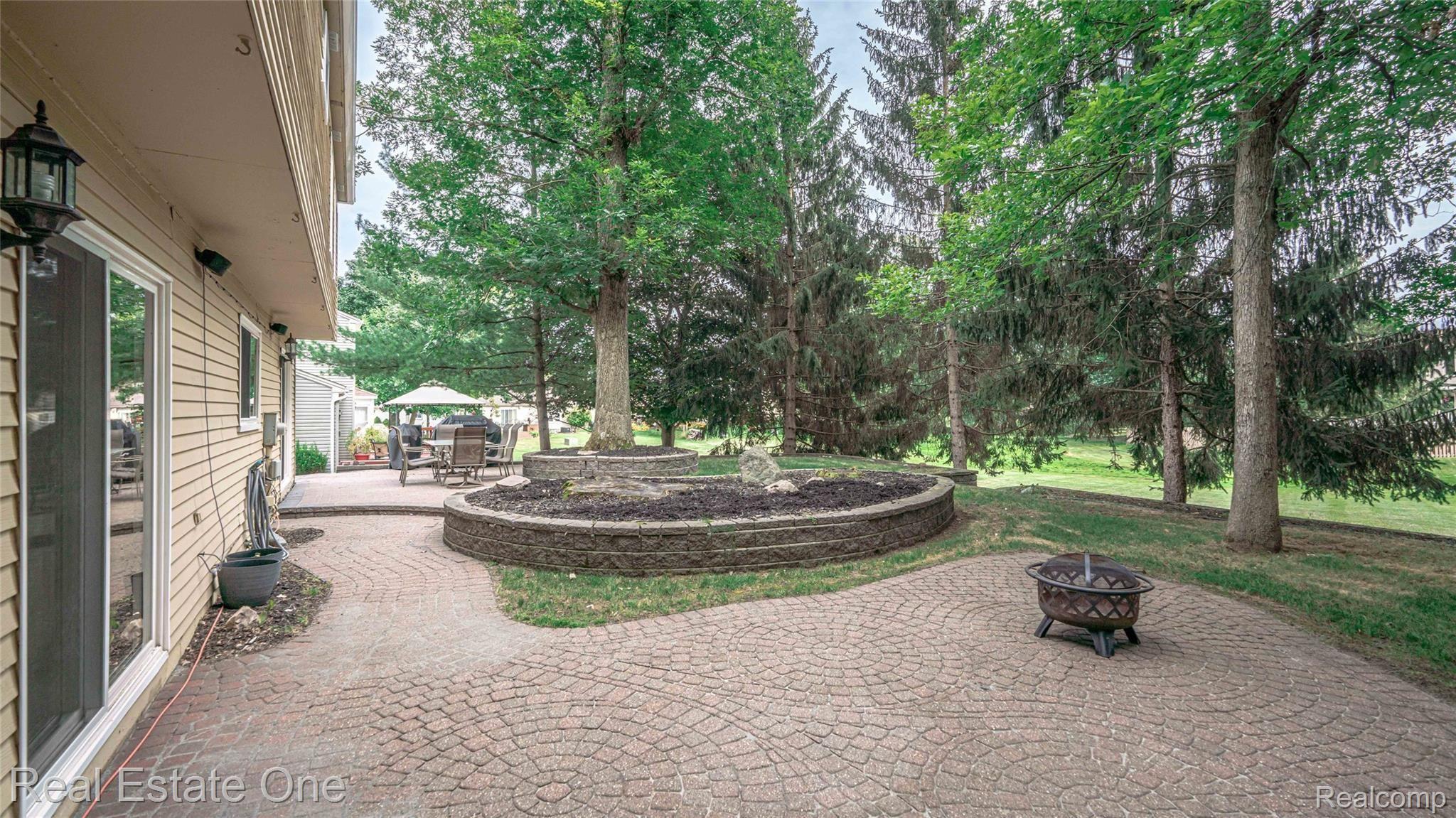 5997 Coppersmith Road Waterford, MI 48327 - Photo 36 of 45 Patio Paver View 1