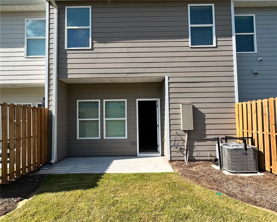 4352 Shaffer Ct Union, Unit 58 Union City, GA 30291 - Photo 19 of 19 a view of a entryway in front of house