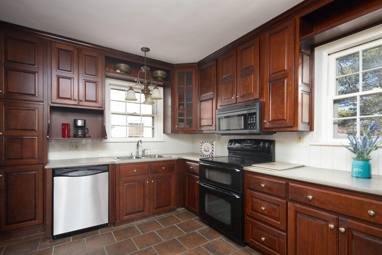 505 Hart Road Lexington, KY 40502 - Photo 4 of 47 Photo 4