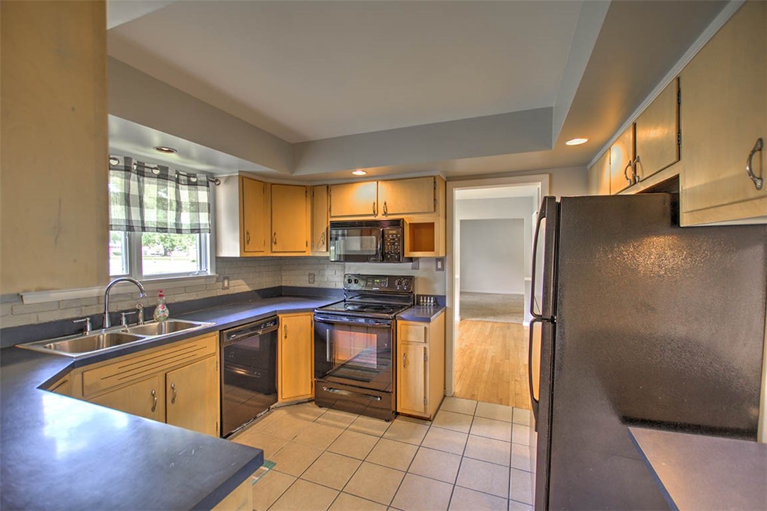 2207 Forest Crest Drive Decatur, IL 62521 - Photo 12 of 31