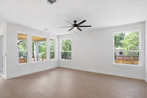 $1,299,000 | 2301 East 10th Street, Austin, TX 78702