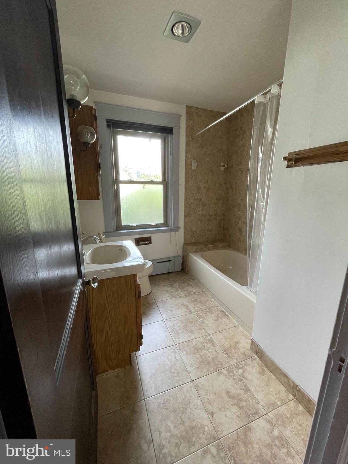 1015 Delaware Avenue Havertown, PA 19083 - Photo 12 of 20 Second Floor Full Bath