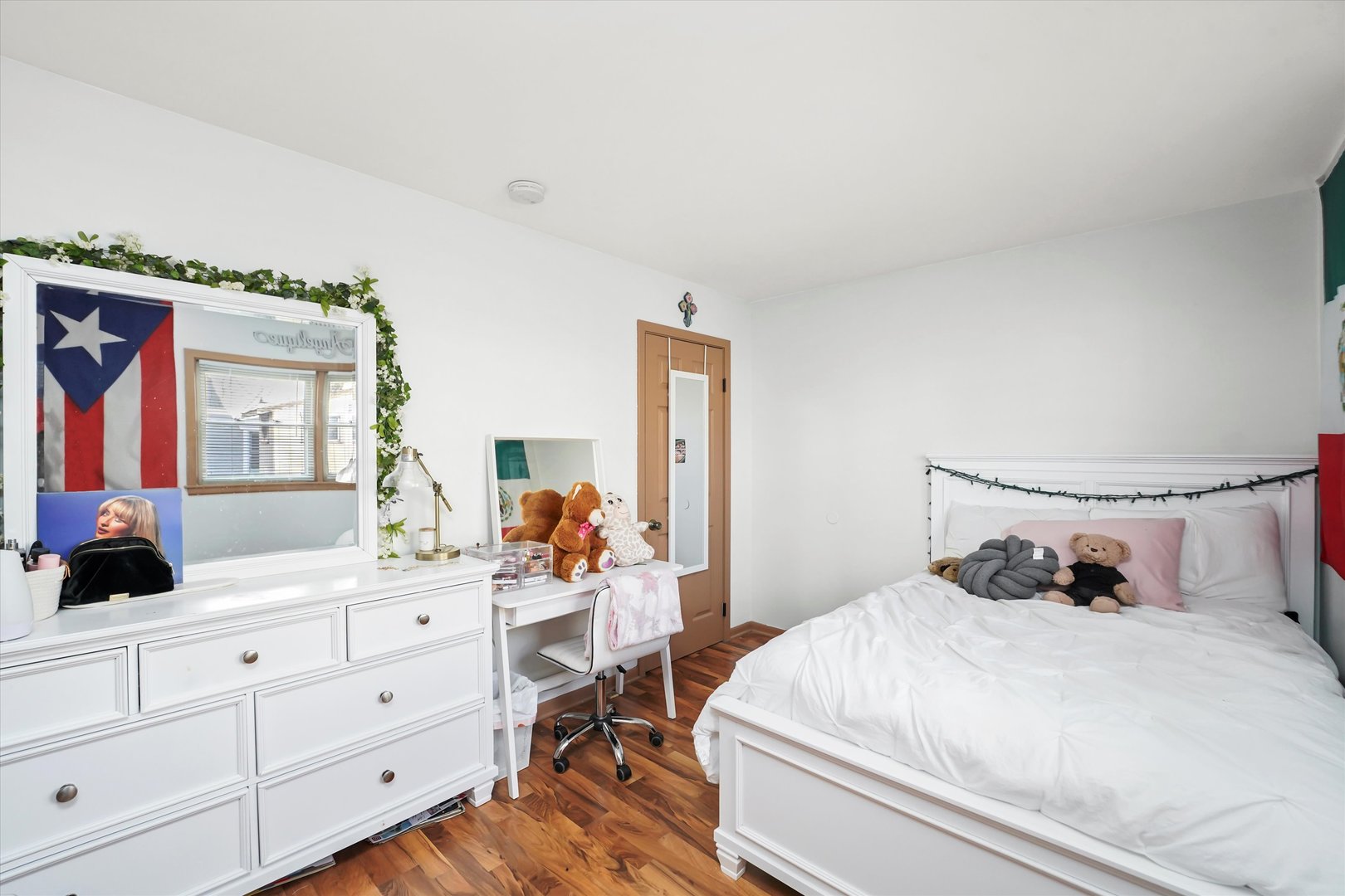 69 East Quincy Street, Unit 2 Riverside, IL 60546 - Photo 13 of 22 a bedroom with a bed and a mirror on dresser