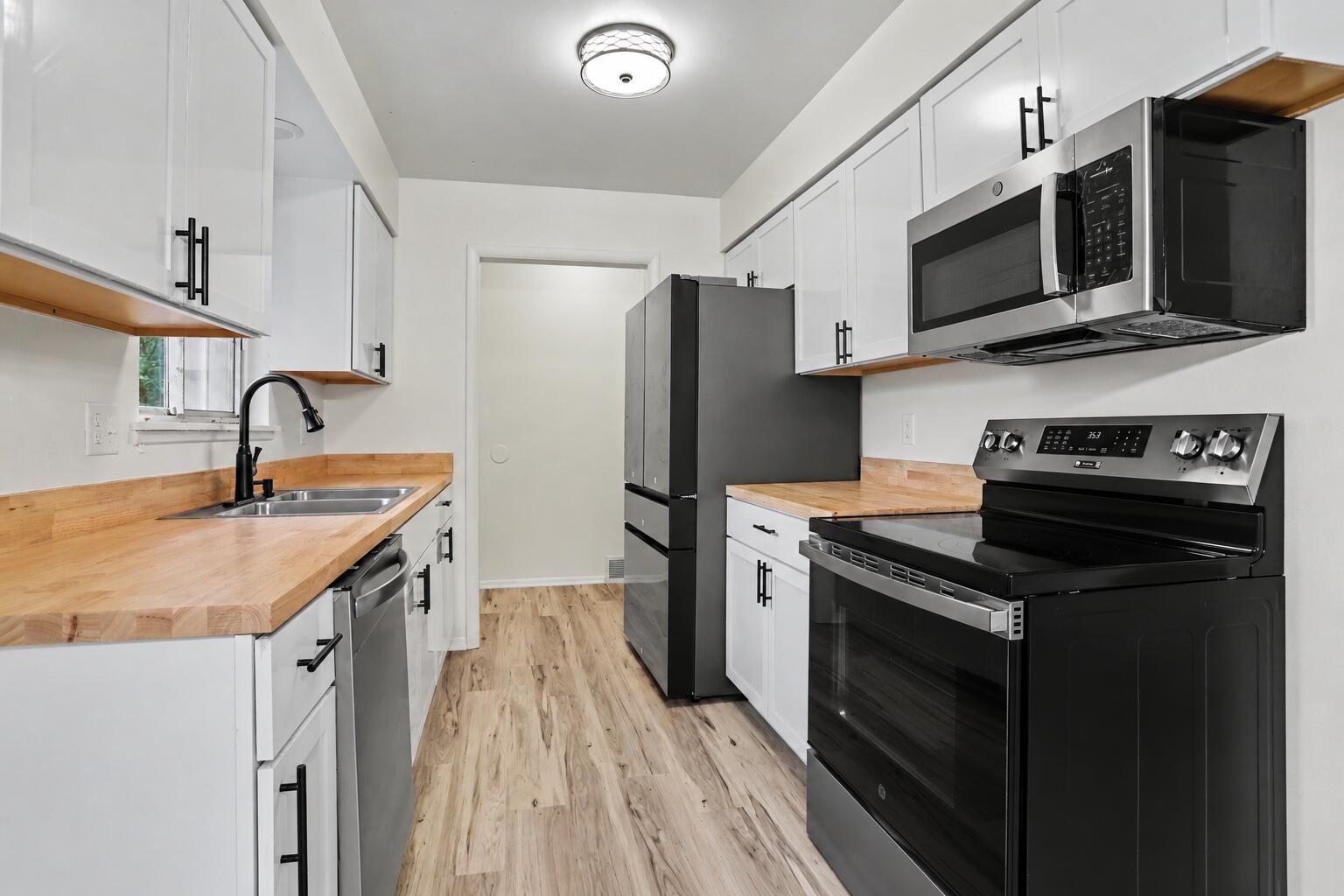 1150 Baseline Road Battle Creek, MI 49017 - Photo 11 of 31 kitchen