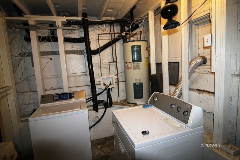 24601 Bluff Road Idyllwild, CA 92549 - Photo 21 of 24 a utility room with dryer and washer