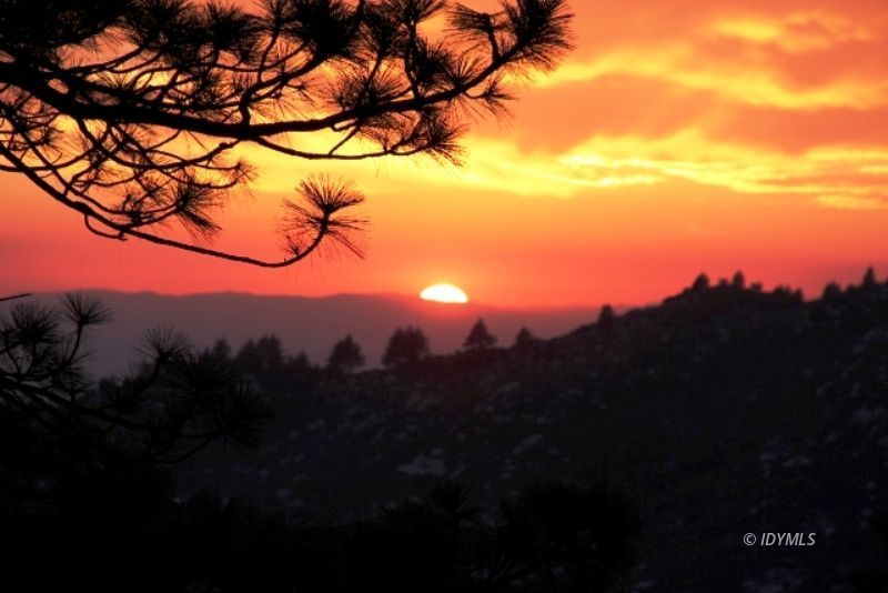 24601 Bluff Road Idyllwild, CA 92549 - Photo 24 of 24 a view of a city of sunset