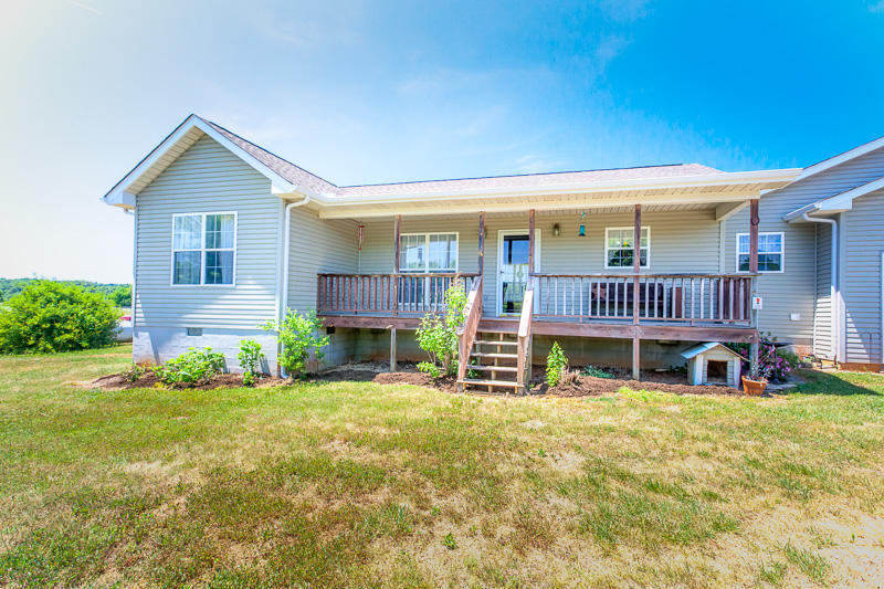 525 Ranch Road Loudon, TN 37774 - Photo 2 of 24 002150513-02-525RanchRdLoudonTN37774-SMA