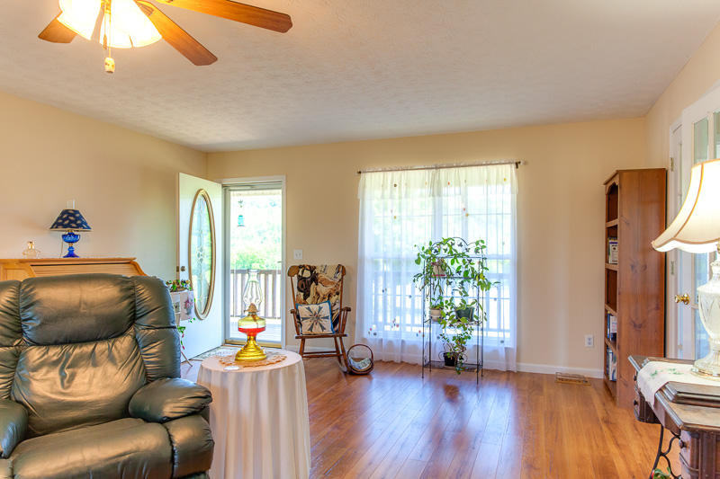 525 Ranch Road Loudon, TN 37774 - Photo 11 of 24 011150513-02-525RanchRdLoudonTN37774-SMA