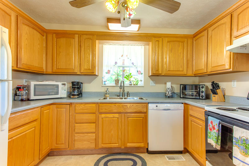 525 Ranch Road Loudon, TN 37774 - Photo 5 of 24 005150513-02-525RanchRdLoudonTN37774-SMA