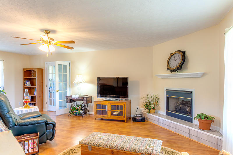 525 Ranch Road Loudon, TN 37774 - Photo 8 of 24 008150513-02-525RanchRdLoudonTN37774-SMA