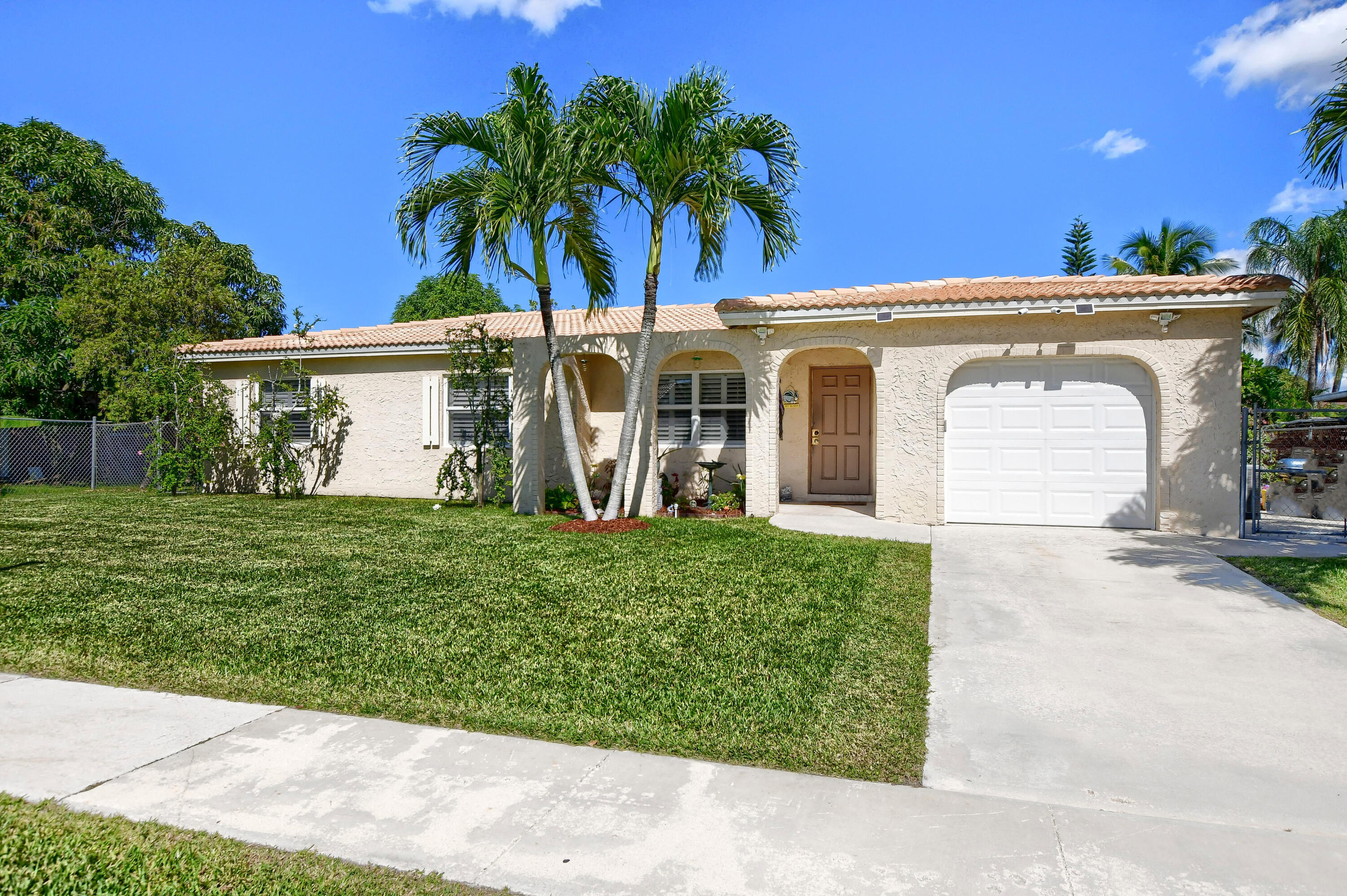 10905 Jennifer Lane Boca Raton, FL 33428 - Photo 1 of 44 EBF_4309-HDR(5)