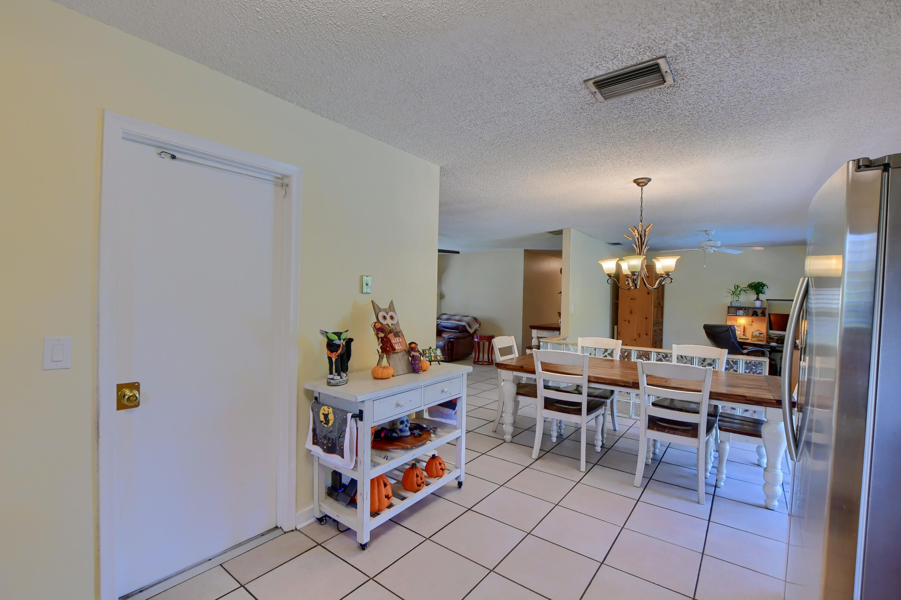 10905 Jennifer Lane Boca Raton, FL 33428 - Photo 13 of 44 14_ebf_4374-hdr(5)