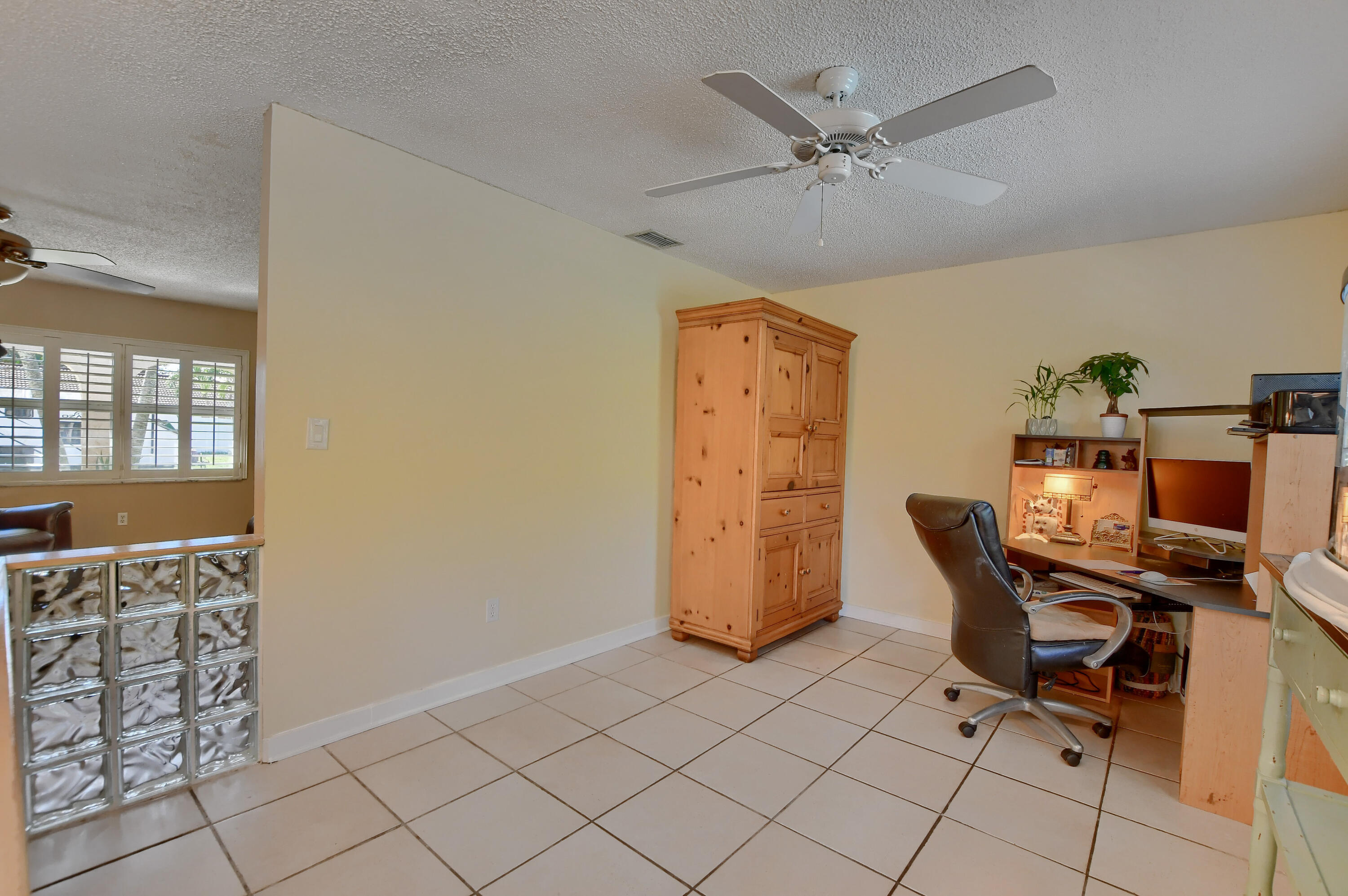10905 Jennifer Lane Boca Raton, FL 33428 - Photo 16 of 44 17_ebf_4389-hdr(5)