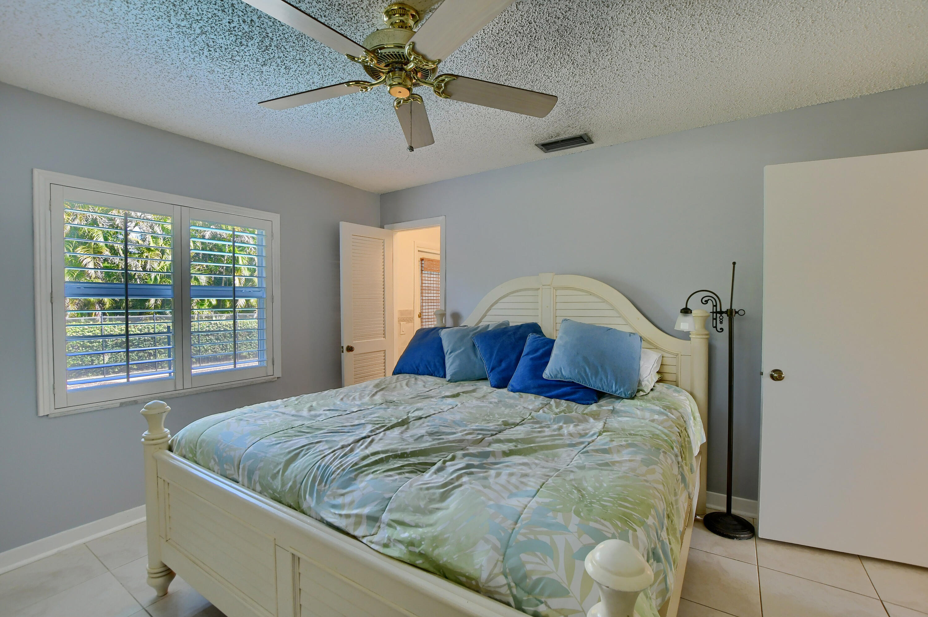 10905 Jennifer Lane Boca Raton, FL 33428 - Photo 19 of 44 20_ebf_4404-hdr(5)