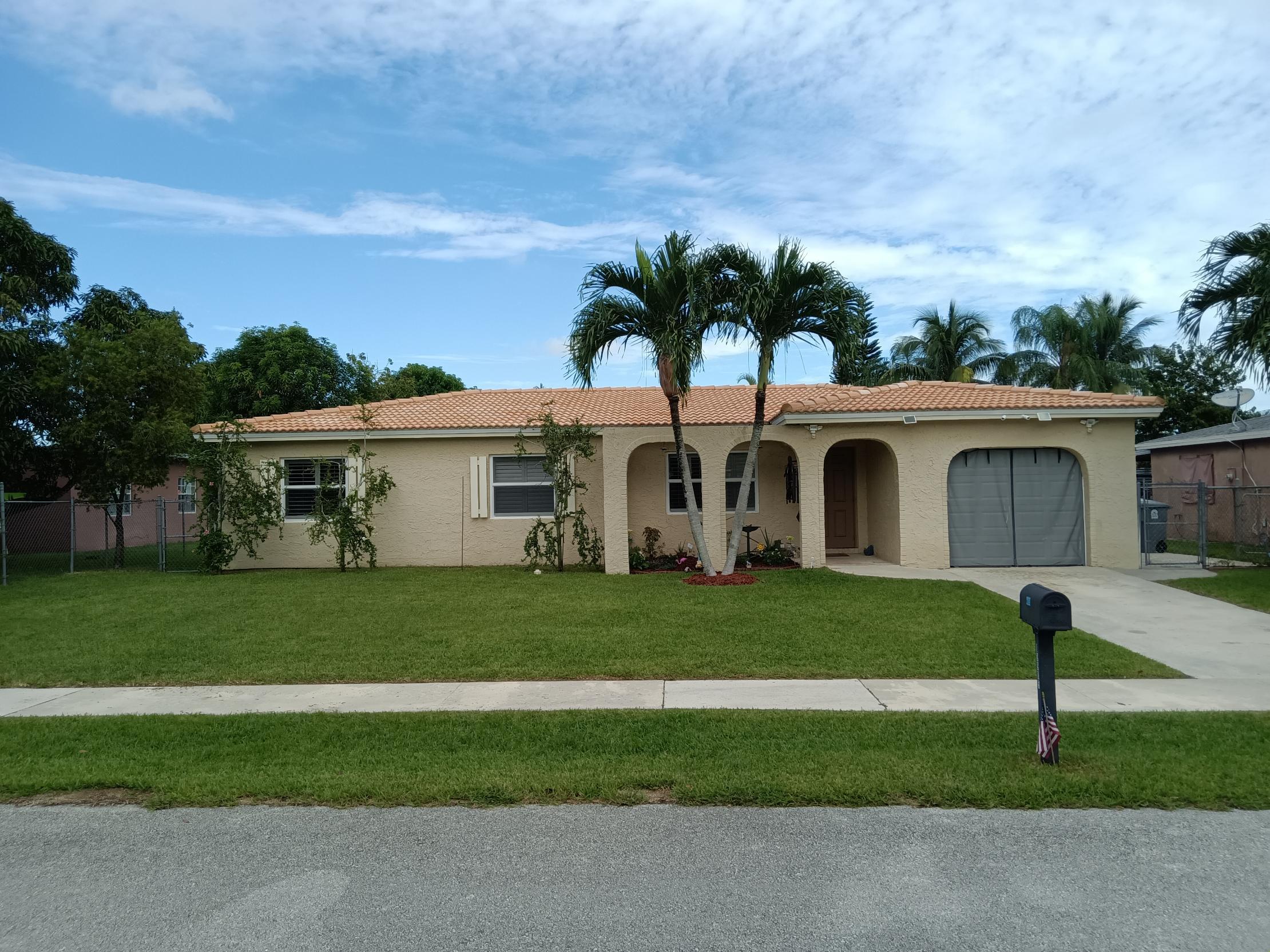 10905 Jennifer Lane Boca Raton, FL 33428 - Photo 2 of 44 82