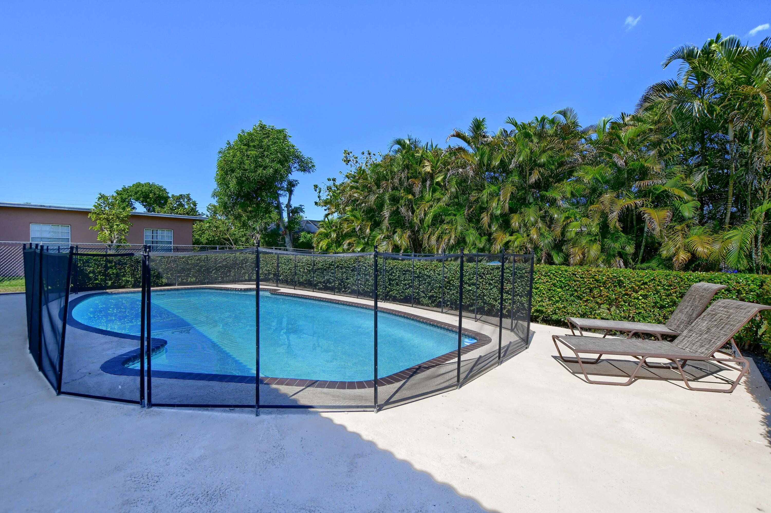 10905 Jennifer Lane Boca Raton, FL 33428 - Photo 26 of 44 27_ebf_4439-hdr(5)