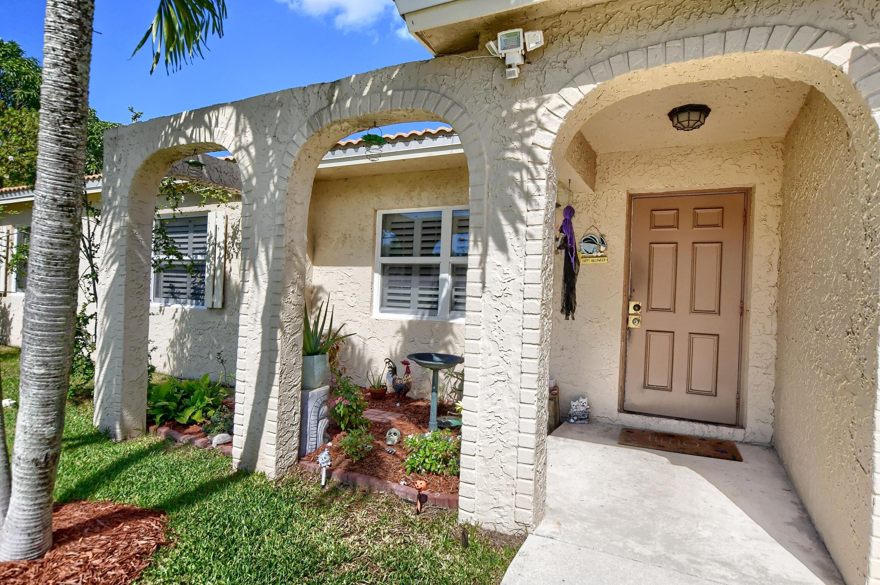 10905 Jennifer Lane Boca Raton, FL 33428 - Photo 3 of 44 04_ebf_4324-hdr(5)