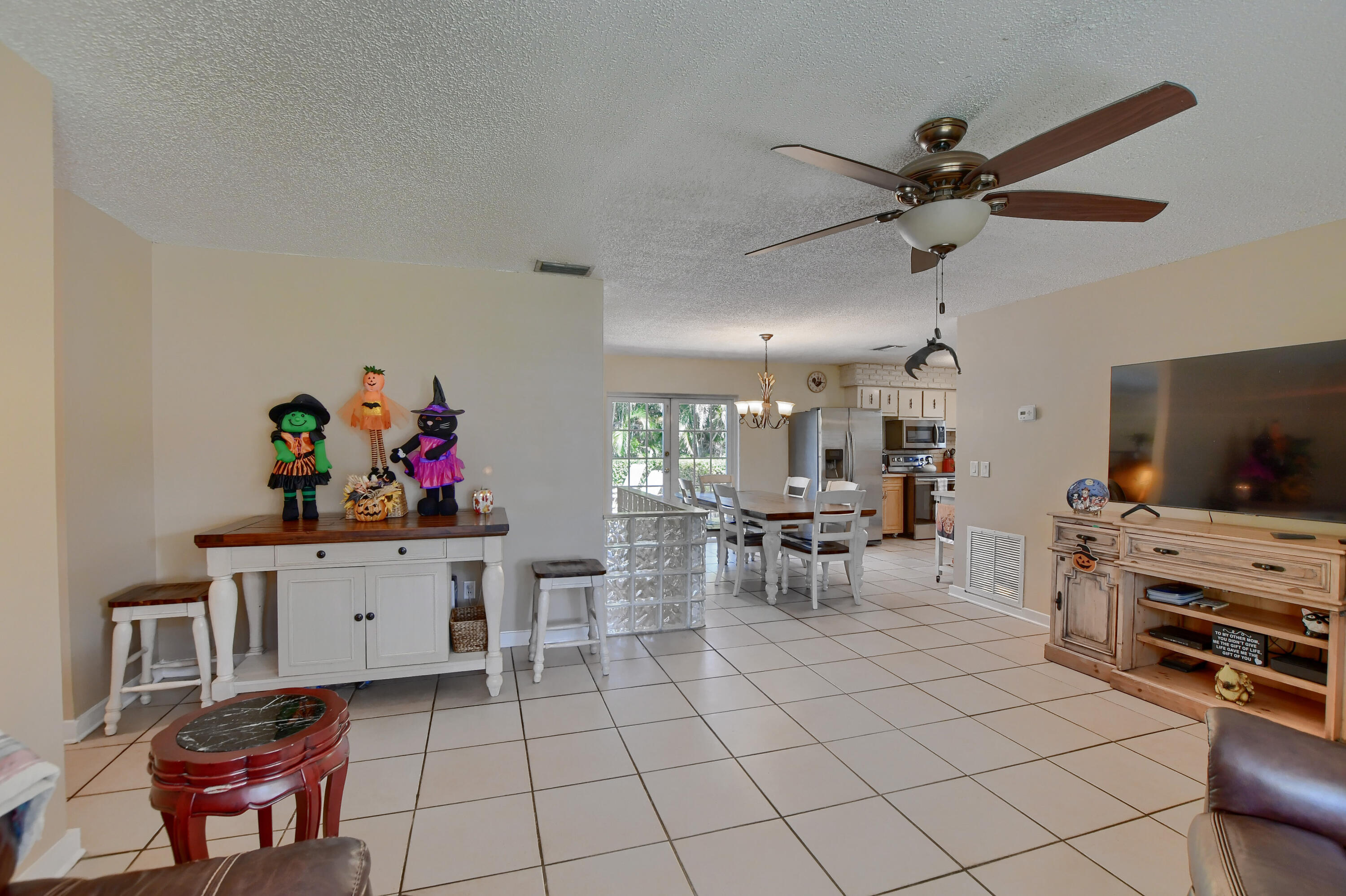 10905 Jennifer Lane Boca Raton, FL 33428 - Photo 6 of 44 07_ebf_4339-hdr(5)