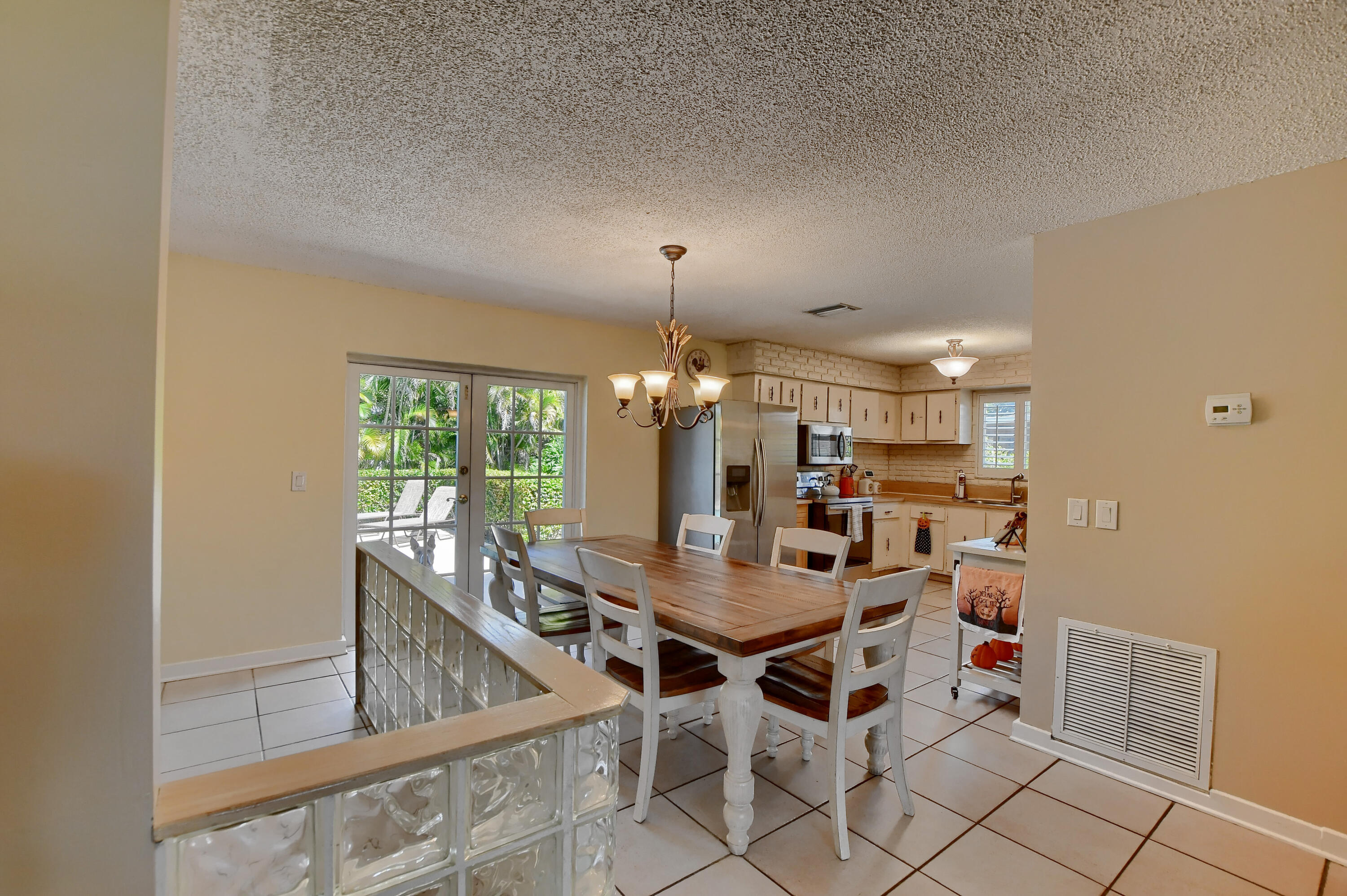 10905 Jennifer Lane Boca Raton, FL 33428 - Photo 8 of 44 09_ebf_4349-hdr(5)