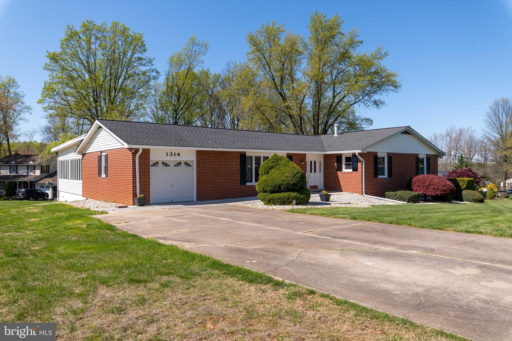 1314 Terry Way Fallston, MD 21047 - Photo 3 of 45 Left side view