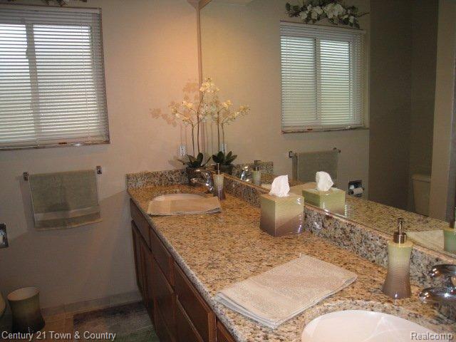 35563 Shell Drive Sterling Heights, MI 48310 - Photo 8 of 18 REMODELD BATH