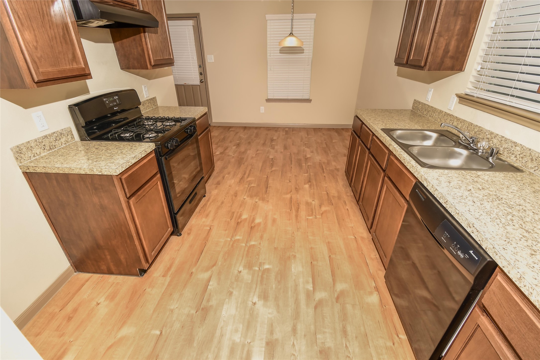 2415 Peterborough Way Houston, TX 77073 - Photo 4 of 12